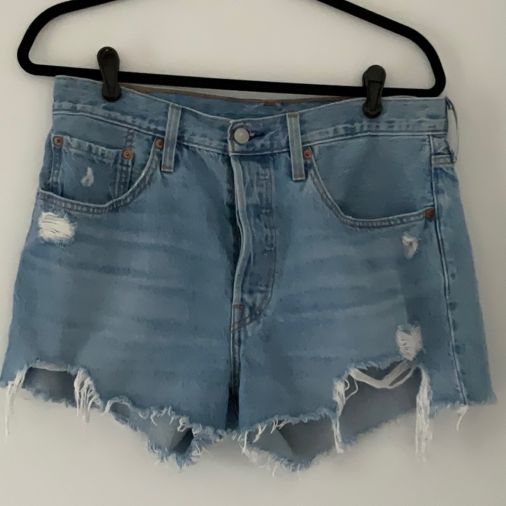 Levi’s Distressed Denim Women Shorts Size 30